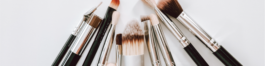 WHY LIGHTED MAKEUP MIRRORS ARE ESSENTIAL