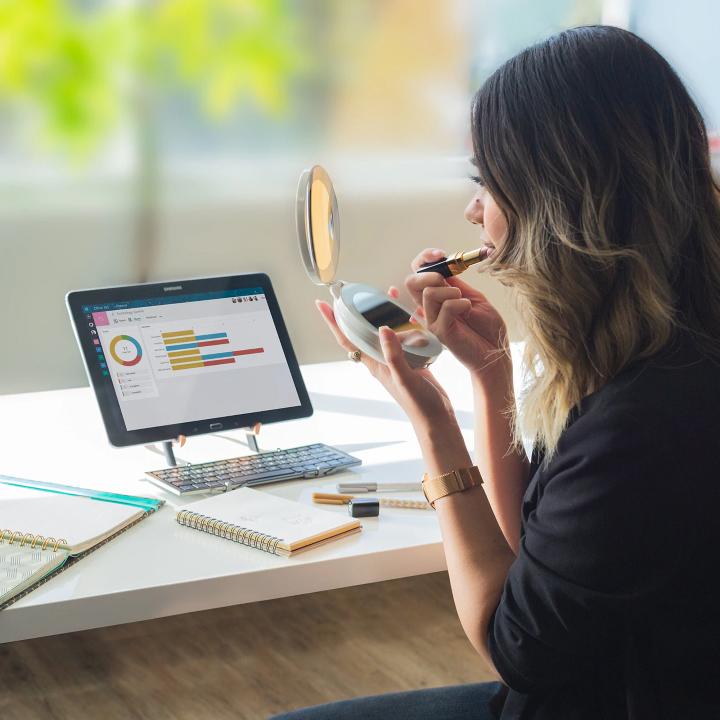 What Makes a Great Travel Mirror?