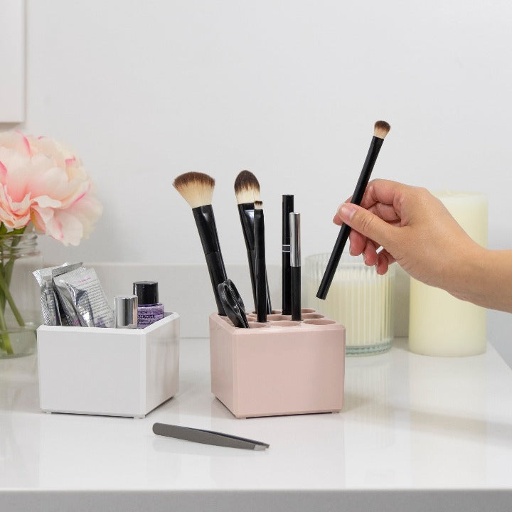 Zadro ZOR2WSR 705004423526 environment photo in use hand placing makeup brush, acrylic beauty makeup organizers - bundle cube in front of a real life setting